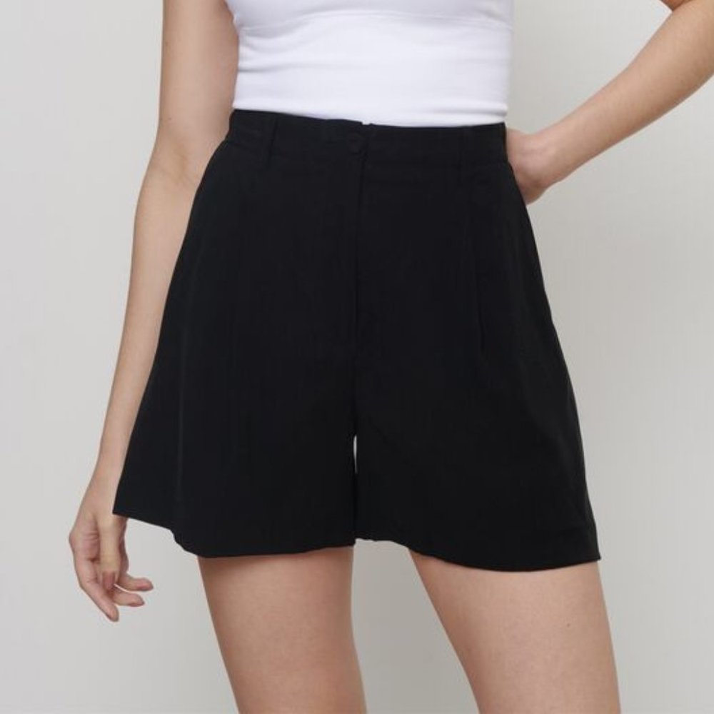 ✨NWT✨ (XS) Black high-rise bermuda shorts